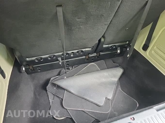 2013 Chrysler Town & Country Touring 121.2" WB – miniatura 20