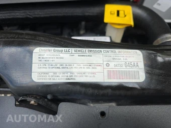 2013 Chrysler Town & Country Touring 121.2" WB – miniatura 27