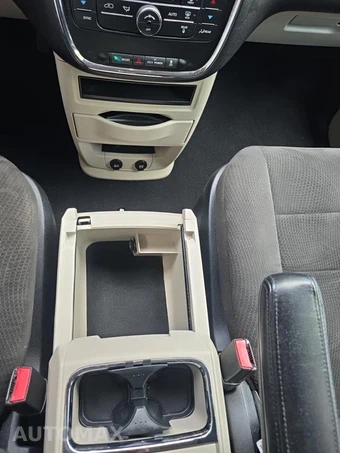 2013 Chrysler Town & Country Touring 121.2" WB – miniatura 31
