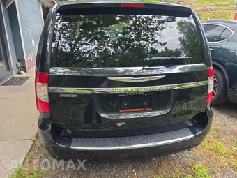 2013 Chrysler Town & Country Touring 121.2" WB – miniatura 5
