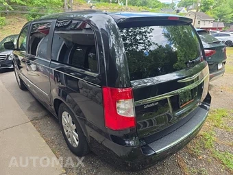 2013 Chrysler Town & Country Touring 121.2" WB – miniatura 6