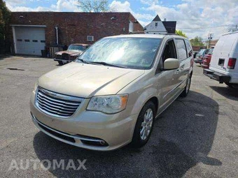 2013 Chrysler Town & Country Touring 121.2" WB