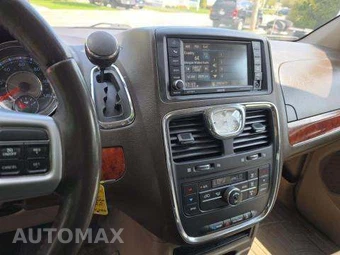 2013 Chrysler Town & Country Touring 121.2" WB – miniatura 10