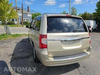 2013 Chrysler Town & Country Touring 121.2" WB – miniatura 2