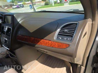 2013 Chrysler Town & Country Touring 121.2" WB – miniatura 20