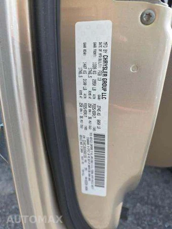2013 Chrysler Town & Country Touring 121.2" WB – miniatura 5