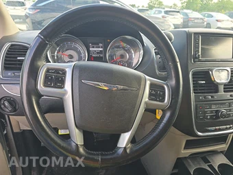 2013 Chrysler Town & Country Touring L 121.2" WB – miniatura 10
