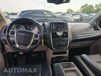 2013 Chrysler Town & Country Touring L 121.2" WB – miniatura 11