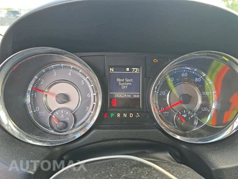 2013 Chrysler Town & Country Touring L 121.2" WB – miniatura 12