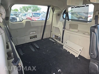 2013 Chrysler Town & Country Touring L 121.2" WB – miniatura 14