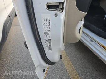 2013 Chrysler Town & Country Touring L 121.2" WB – miniatura 15