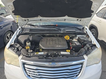 2013 Chrysler Town & Country Touring L 121.2" WB – miniatura 16