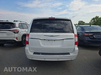 2013 Chrysler Town & Country Touring L 121.2" WB – miniatura 5