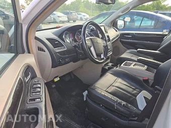 2013 Chrysler Town & Country Touring L 121.2" WB – miniatura 7