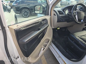 2013 Chrysler Town & Country Touring L 121.2" WB – miniatura 9