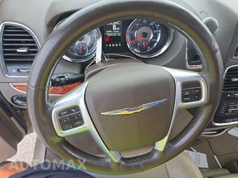 2013 Chrysler Town & Country Touring L 121.2" WB – miniatura 10