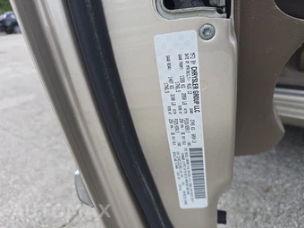 2013 Chrysler Town & Country Touring L 121.2" WB – miniatura 15