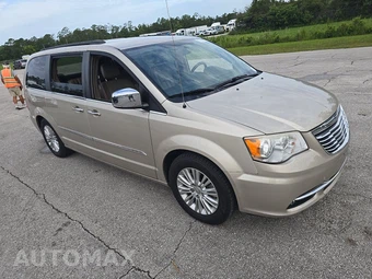 2013 Chrysler Town & Country Touring L 121.2" WB – miniatura 3
