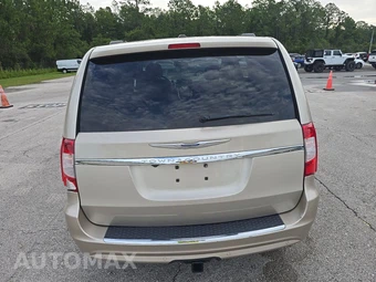 2013 Chrysler Town & Country Touring L 121.2" WB – miniatura 5