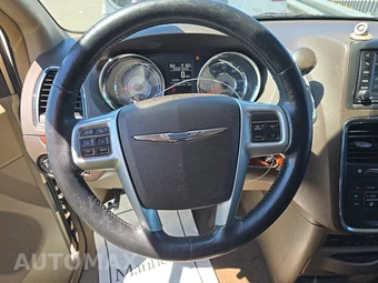 2013 Chrysler Town & Country Touring L 121.2" WB - miniatura 10
