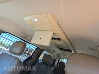 2013 Chrysler Town & Country Touring L 121.2" WB - miniatura 18