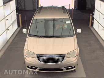 2013 Chrysler Town & Country Touring L 121.2" WB - miniatura 2