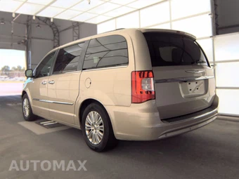 2013 Chrysler Town & Country Touring L 121.2" WB - miniatura 6