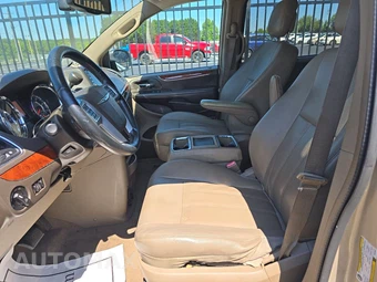 2013 Chrysler Town & Country Touring L 121.2" WB - miniatura 7
