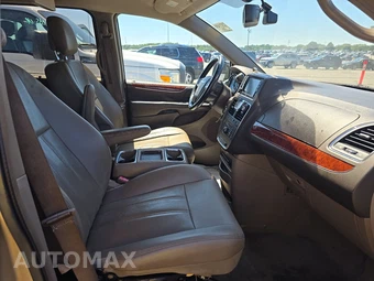 2013 Chrysler Town & Country Touring L 121.2" WB - miniatura 8