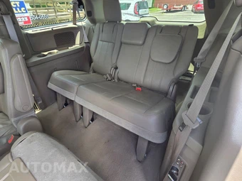 2013 Chrysler Town & Country Touring L 121.2" WB - miniatura 10