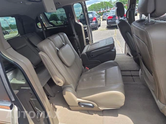 2013 Chrysler Town & Country Touring L 121.2" WB - miniatura 12