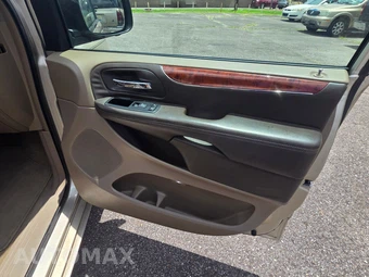 2013 Chrysler Town & Country Touring L 121.2" WB - miniatura 13
