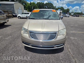 2013 Chrysler Town & Country Touring L 121.2" WB - miniatura 2