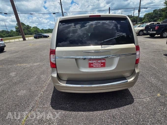 2013 Chrysler Town & Country Touring L 121.2" WB - miniatura 4