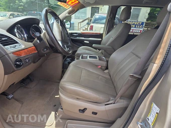 2013 Chrysler Town & Country Touring L 121.2" WB - miniatura 6