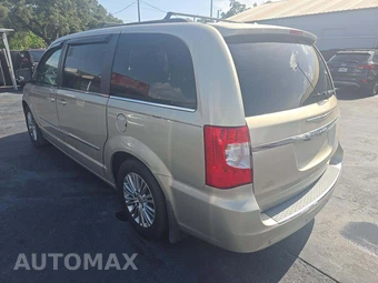 2013 Chrysler Town & Country Touring L 121.2" WB - miniatura 2