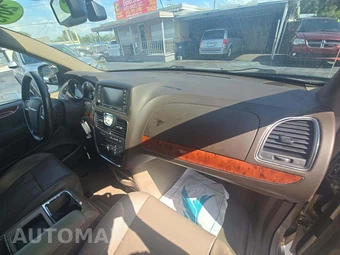 2013 Chrysler Town & Country Touring L 121.2" WB - miniatura 20