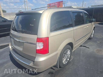 2013 Chrysler Town & Country Touring L 121.2" WB - miniatura 3