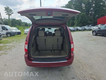 2013 Chrysler Town & Country Touring L 121.2" WB - miniatura 12