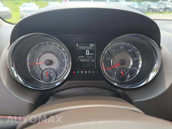 2013 Chrysler Town & Country Touring L 121.2" WB - miniatura 6