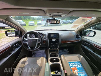 2013 Chrysler Town & Country Touring L 121.2" WB - miniatura 7