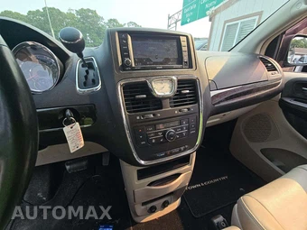 2013 Chrysler Town & Country Touring L 121.2" WB - miniatura 10