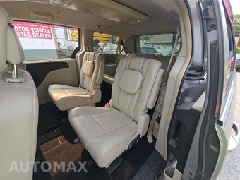 2013 Chrysler Town & Country Touring L 121.2" WB - miniatura 13