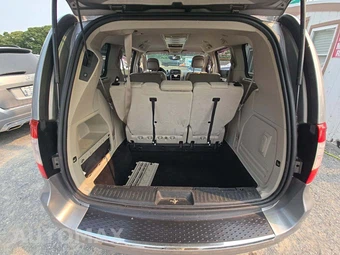 2013 Chrysler Town & Country Touring L 121.2" WB - miniatura 15