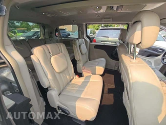 2013 Chrysler Town & Country Touring L 121.2" WB - miniatura 17