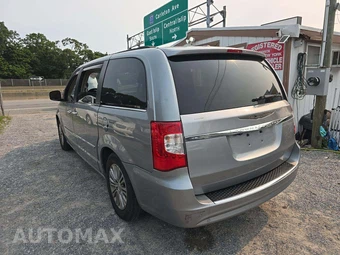 2013 Chrysler Town & Country Touring L 121.2" WB - miniatura 2