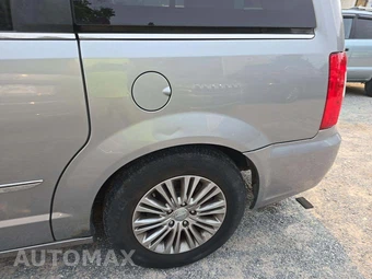 2013 Chrysler Town & Country Touring L 121.2" WB - miniatura 26