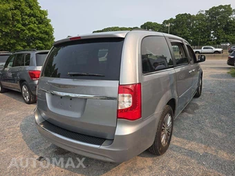 2013 Chrysler Town & Country Touring L 121.2" WB - miniatura 3