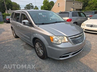 2013 Chrysler Town & Country Touring L 121.2" WB - miniatura 4