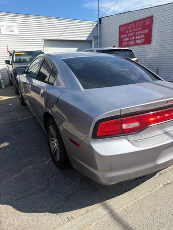 2013 Dodge Charger SE - miniatura 3